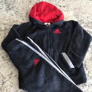 4T Adidas track suit set 🔥